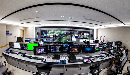 Configuring KVM Matrix Switches and Setting Up Remote Access to Multiple Sources with AVCiT