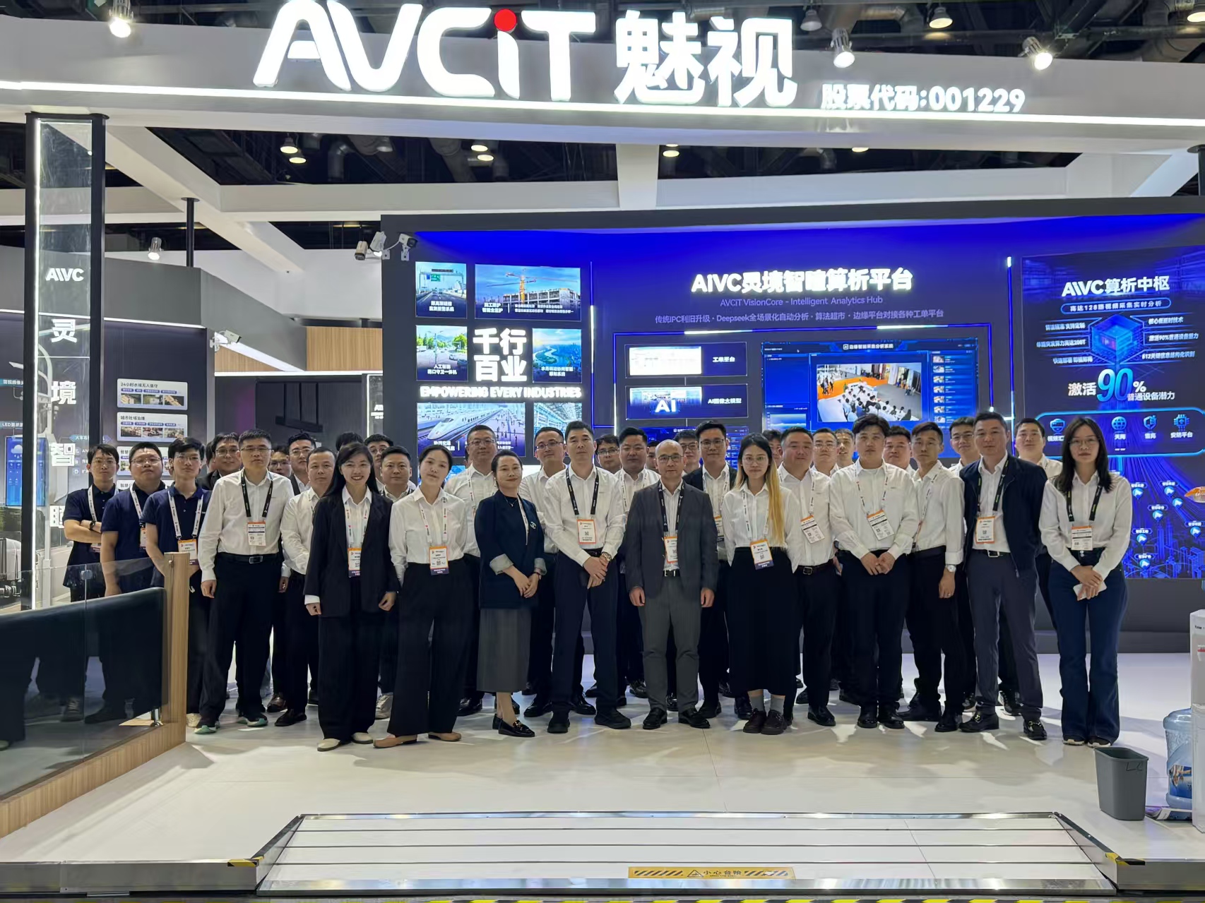 AVCiT-groupphoto-IFC2025.jpg